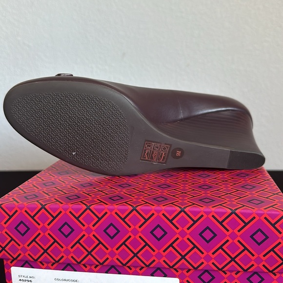 Tory Burch Miller wedges, maroon colored, size us 9, - Picture 6 of 6